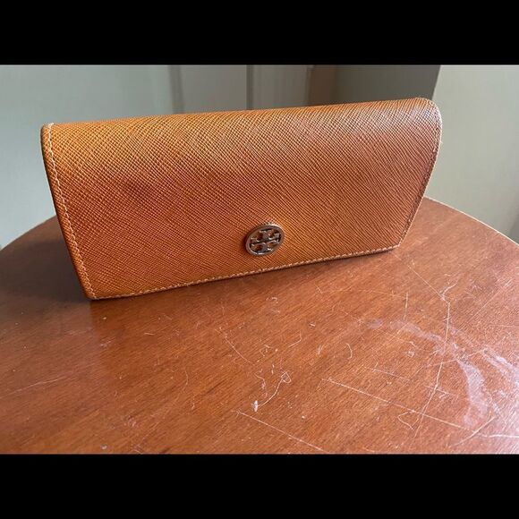 Tory Burch Orange Case Sunglasses - Picture 2 of 5